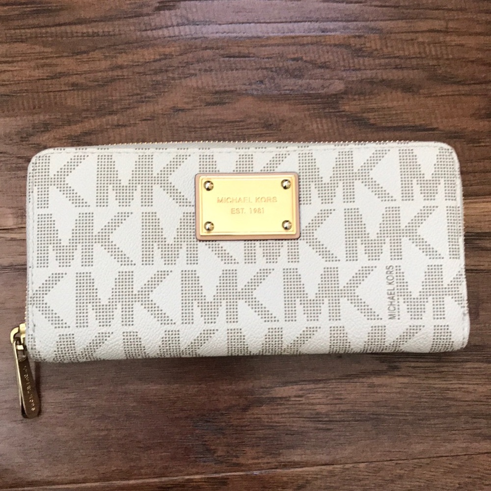 Flawless!! Michael Kors Wallet